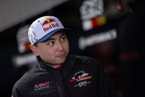 トップガンみたい……世界の岩佐歩夢、ヘリコプターで鈴鹿に降り立つ。アブダビF1テストの翌日、スーパーフォーミュラテストに参加「それができなきゃプロじゃない」