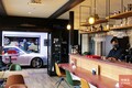 クルマ＆バイク好きのオアシス「Garage, Café and BAR monocoque/ガレージ・カフェ&バー モノコック(青梅市)」