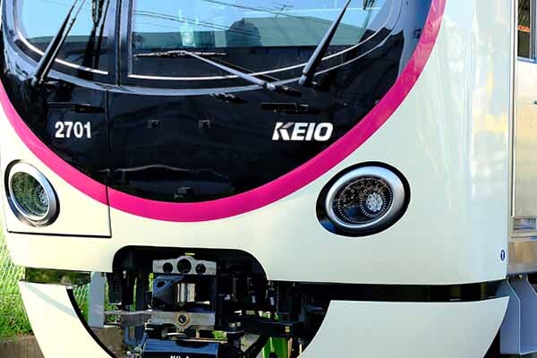 「激アツすぎる」京王の「古代魚みたいな新車両」公開にSNS騒然！ 「令和感凄いなｗ」「かわいい」の声も
