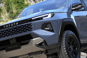 トヨタ「ハイラックス」を初公開！ RAV4顔に衝撃の“BEV版”も 日本発売はいつ？