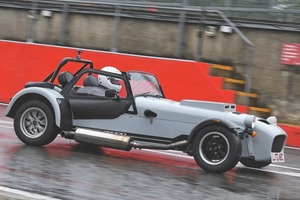 NAモデルは早い者勝ち　ケータハム・セブンの試作車へ（2）　日産・ルノーの共同開発品の印象は？