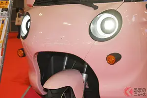 新車98万円！ 「3人乗りトライク」公開に反響殺到！ 「需要ある」「十分でしょう」 「普通免許」で公道OKな「丸目2灯顔マシン」！ 高齢者にも良いEVジェネシス「スリールオータ」に注目