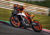 KTM デュークシリーズ30周年の集大成、『990デューク R』2025年モデル発表