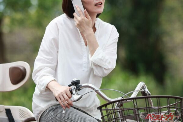 二人乗り3000円、無灯火5000円、スマホ使用12000円…自転車の反則金が来春から施行