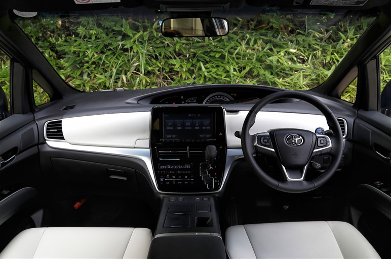 新型エスティマ エスティマハイブリッド試乗 鮮明になった魅力と弱点 Carview 自動車情報サイト 新車 中古車 Carview