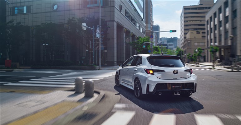 トヨタが新型GRカローラ“エボ”公開。8速AT追加、トルク大幅アップ！ 北米で今冬発売も日本導入は…？