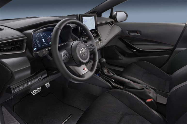 トヨタが新型GRカローラ“エボ”公開。8速AT追加、トルク大幅アップ！ 北米で今冬発売も日本導入は…？