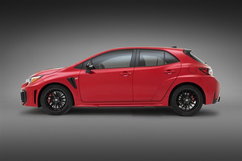 トヨタが新型GRカローラ“エボ”公開。8速AT追加、トルク大幅アップ！ 北米で今冬発売も日本導入は…？