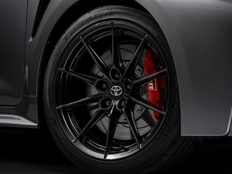 トヨタが新型GRカローラ“エボ”公開。8速AT追加、トルク大幅アップ！ 北米で今冬発売も日本導入は…？