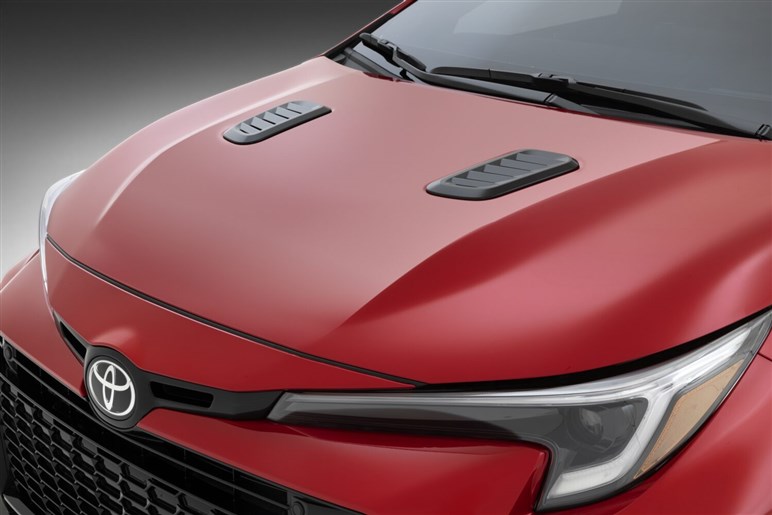 トヨタが新型GRカローラ“エボ”公開。8速AT追加、トルク大幅アップ！ 北米で今冬発売も日本導入は…？