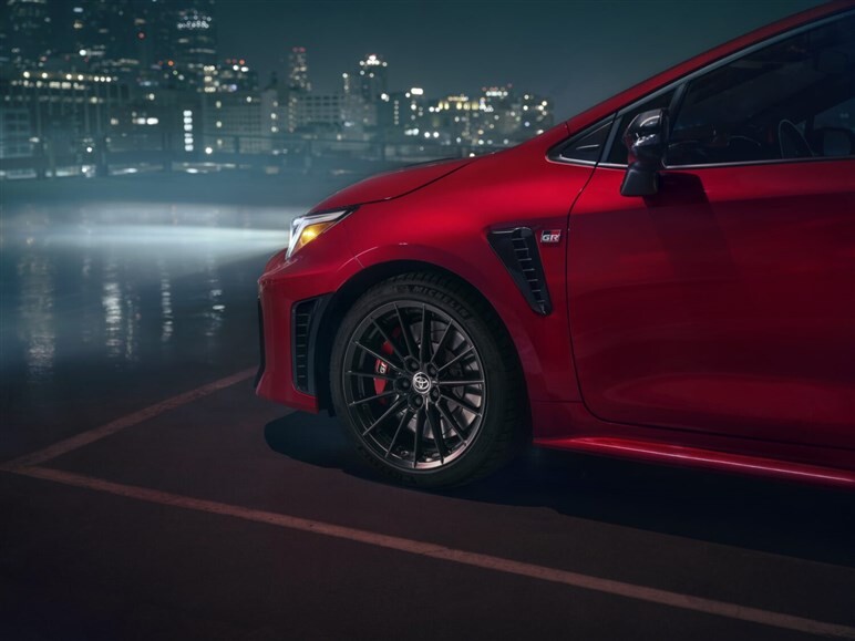 トヨタが新型GRカローラ“エボ”公開。8速AT追加、トルク大幅アップ！ 北米で今冬発売も日本導入は…？