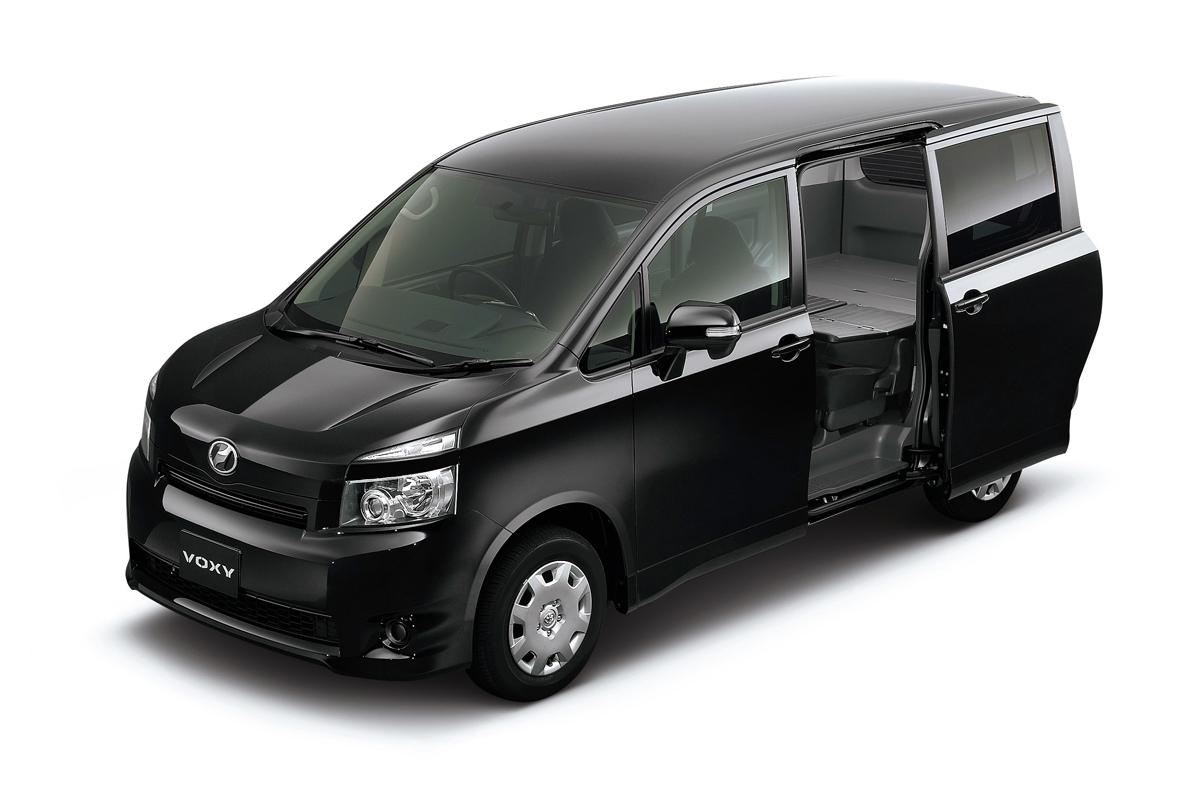 アウトドア派や車中泊派にバカウケ必至 ノア ヴォクシーから２列シート仕様が消えたワケ Web Cartop 自動車情報サイト 新車 中古車 Carview