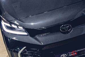 トヨタが“新”「”スライドドア”ワゴン」発表し話題に！ パカッと開く「2階建て仕様」＆広びろ内装の「タヌキ」に驚きの声！ グルグルシートもイイ“豪華車中泊モデル”波国の「プロエース ヴァーソ」とは