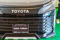 トヨタ「SUVミニバン」!? 約550万円のヴォクシー“SUV”「Ark van ヴォクシー」に反響多数！ 黒顔＆車高アゲ＆オバフェン装備の新「カスタムモデル」が「カッコイイ」と話題に