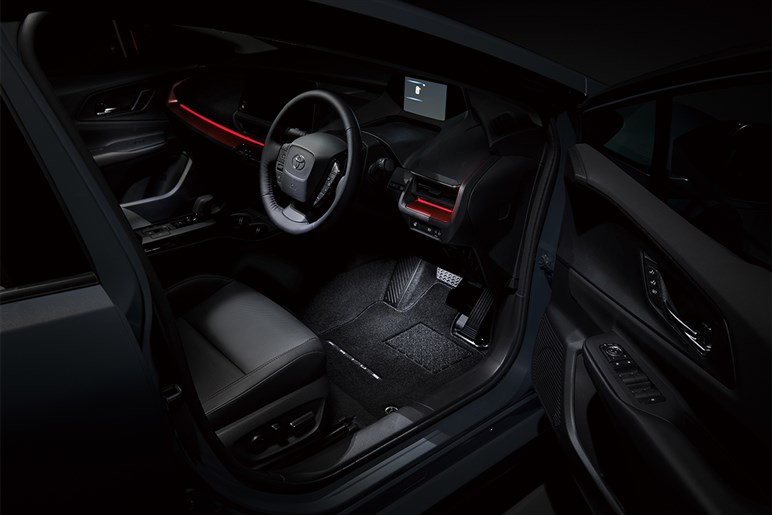 「プリウス」一部改良で装備充実＆PHEVモデルに特別仕様車「ナイトシェード」追加…価格は394万7300円