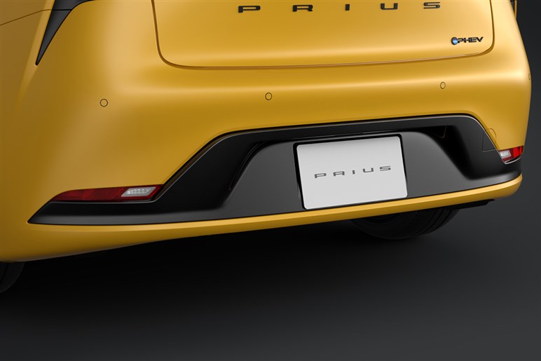 「プリウス」一部改良で装備充実＆PHEVモデルに特別仕様車「ナイトシェード」追加…価格は394万7300円