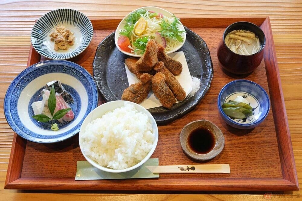 ひと口サイズで揚げてあるのは珍しい　美味しいアジフライを求めて走る旅　京都の醤油蔵をリノベした『醤食堂』の料理が絶品だった!!