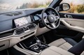 試乗　BMW X7 xドライブ30d　英国で評価　インテリアは上質　X5に近い組成