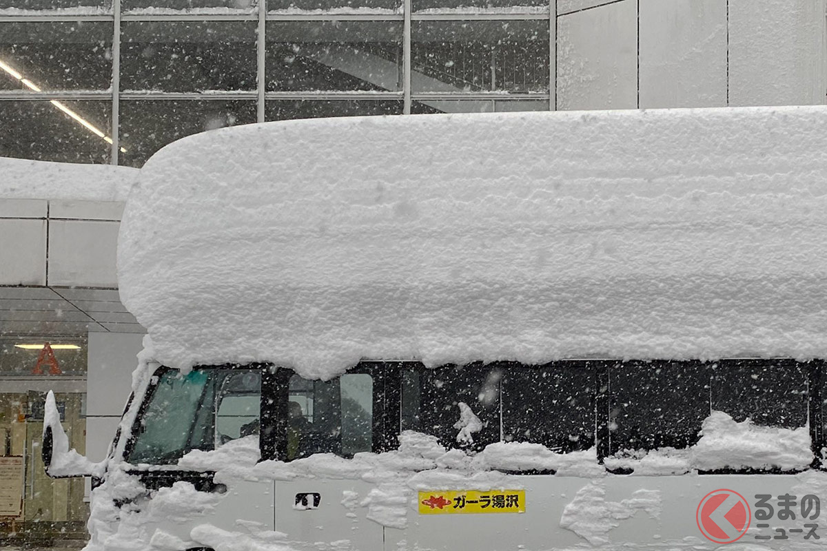 積雪二階建てバス現る 放置は 雪爆弾 の危険も 雪乗せ車の対処法とは くるまのニュース 自動車情報サイト 新車 中古車 Carview