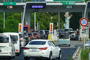 高速出るのにウン十分!? 関東最凶レベルの「IC出口渋滞」解消なるか 抜本対策工事で“石ゴロゴロ”発生
