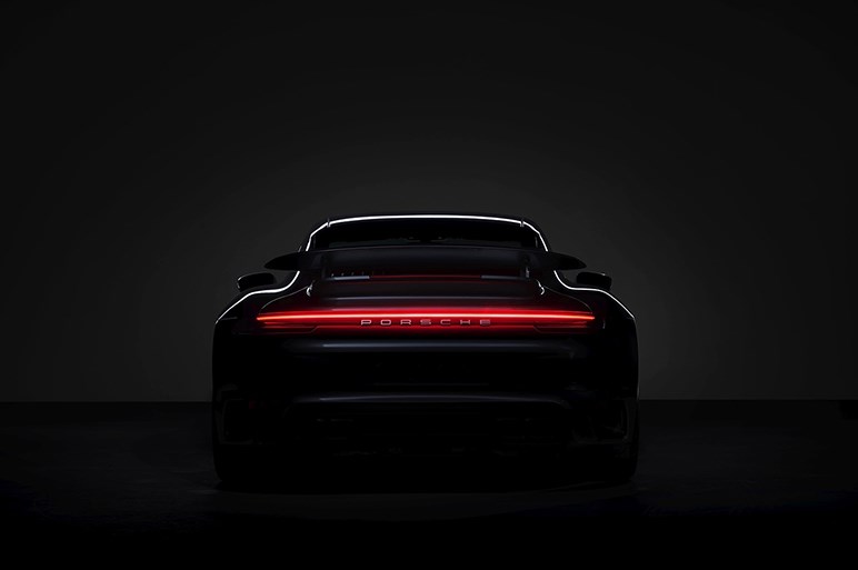 911の頂点モデル「ターボS」登場。新開発ターボは650psを発生し0-100km/h加速は2.7秒に