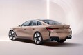 BMWコンセプトi4発表。インパクトのあるフロントグリルの意味