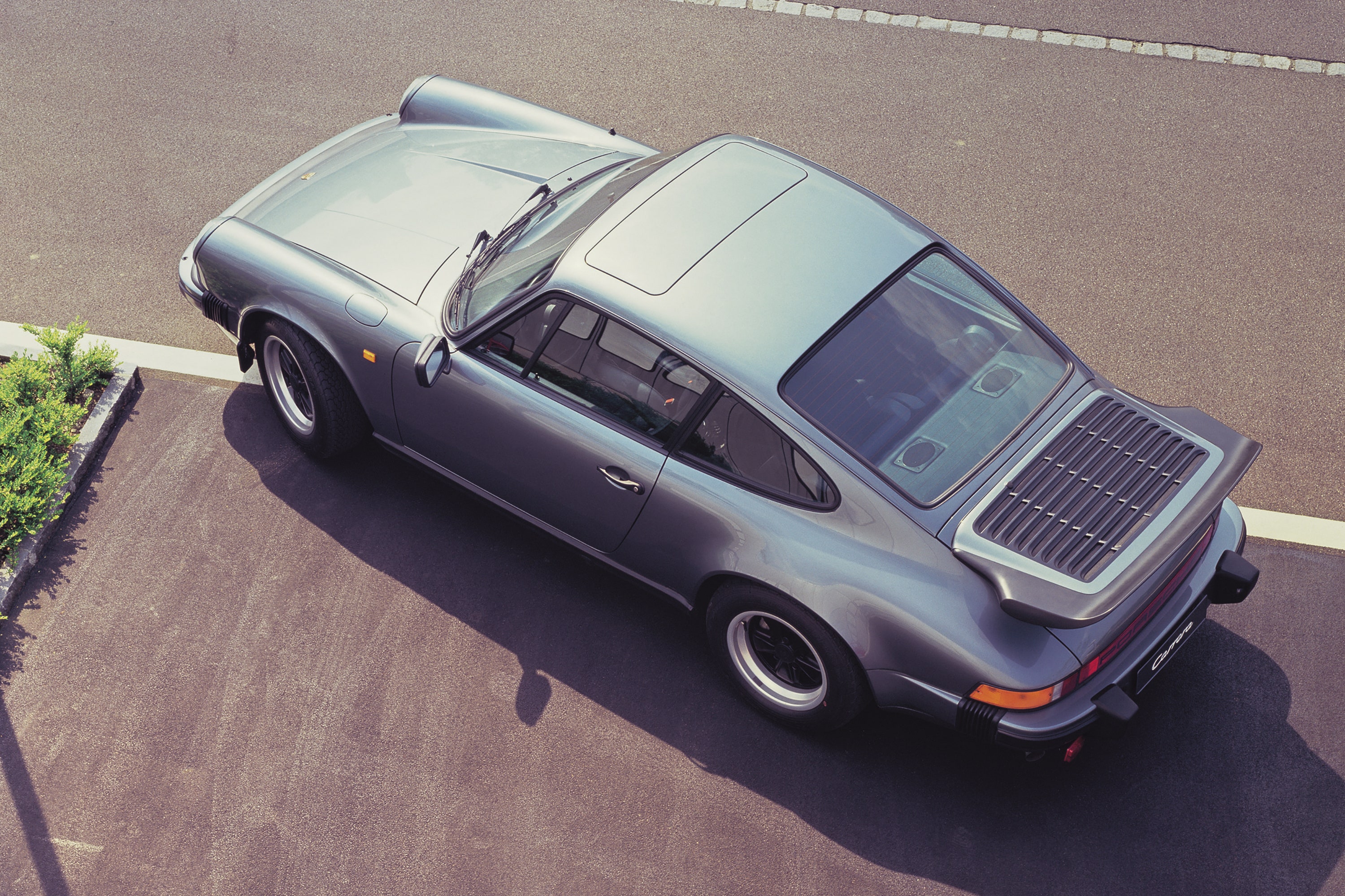 空冷エンジンの911で あえて930型をおすすめする理由 ココロに効くクルマに乗ろう Vol 13 Gq Japan 自動車情報サイト 新車 中古車 Carview