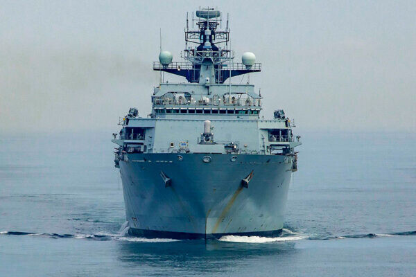 「ガンダム搭載してないです！」でお馴染みの揚陸艦 ついに退役へ！ かつてはイギリス海軍の旗艦を務めたことも