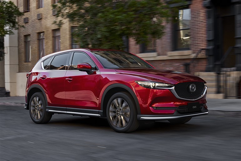 マツダ CX-5 ベースグレードでも先進装備は標準。ライバルも実力伯仲だがデザインで優勢