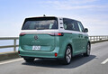 VWタイプ2をオマージュしたEVミニバン「ID.Buzz」が待望の日本発売