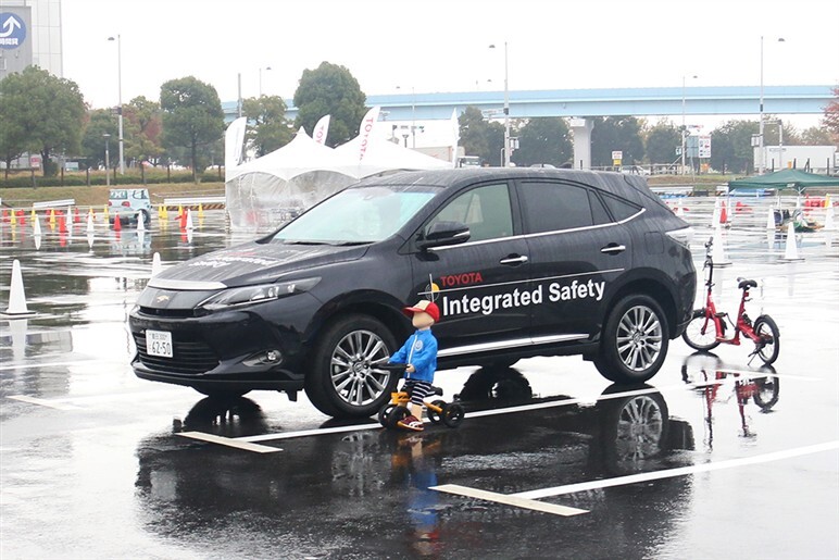 トヨタがいよいよ自動ブレーキ搭載へ。その実力は？