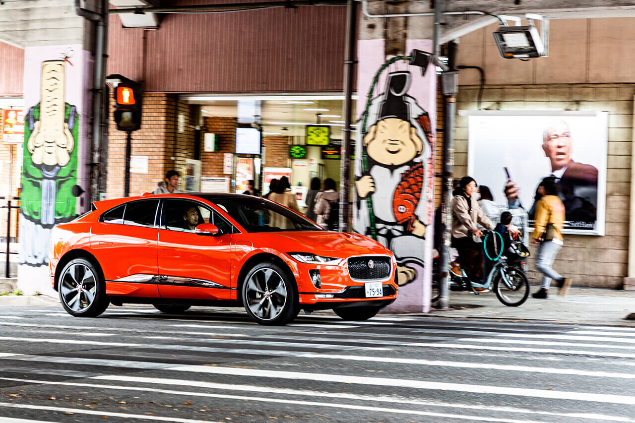 ジャガーI-PACEで充電旅、大阪→伊豆440km 高速道路の楽しみ方　EV「I-PACE」で行く「早春、大人の充電旅。第9回」