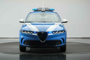 イタリアのパトカーにアルファ ロメオ「トナーレ」が就任！ 歴代アルファの警察車両を振り返ろう