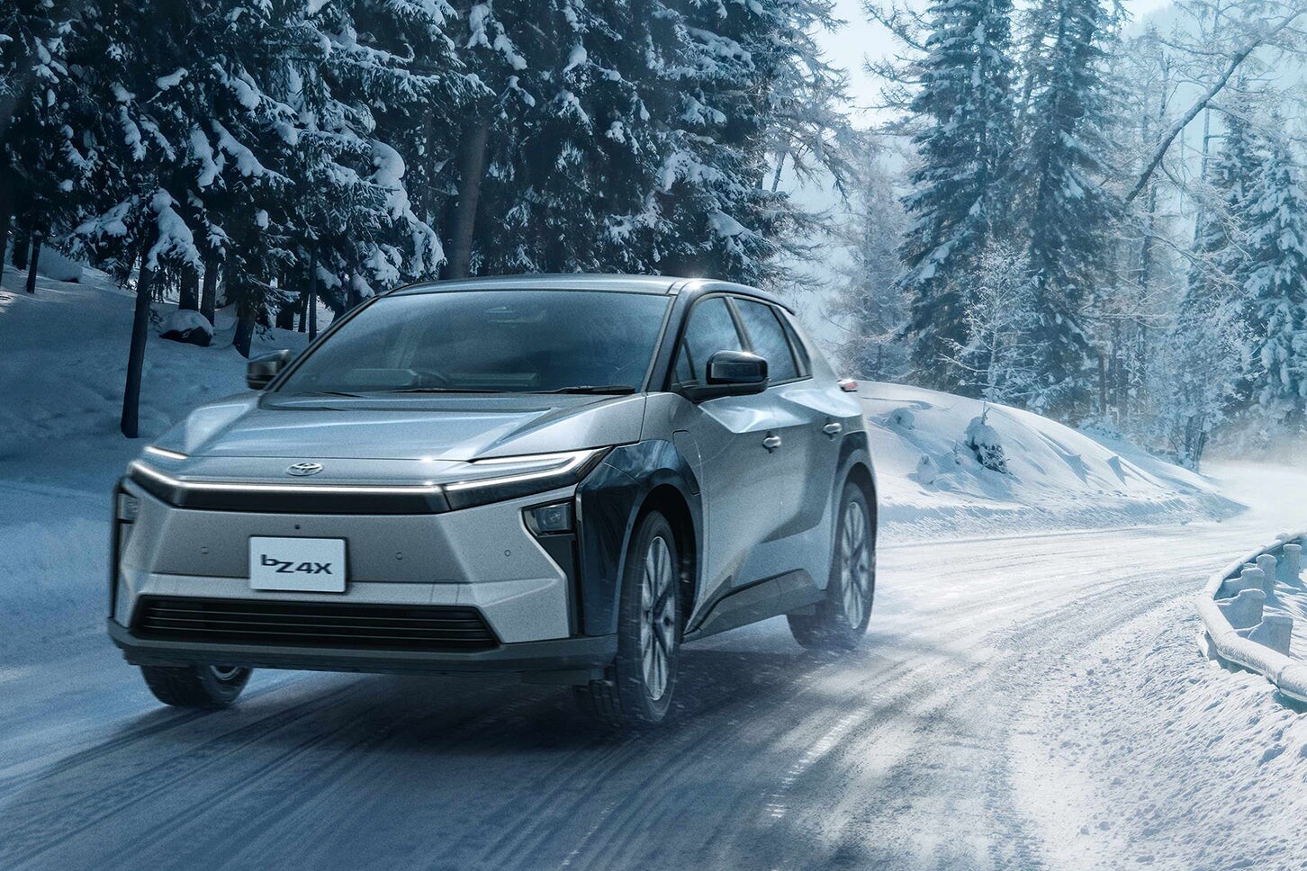 トヨタのEVが最大70万円の値下げ！ 改良新型「bZ4X」は航続距離が最大746kmに向上！ 内外装もデザイン刷新【新車ニュース】