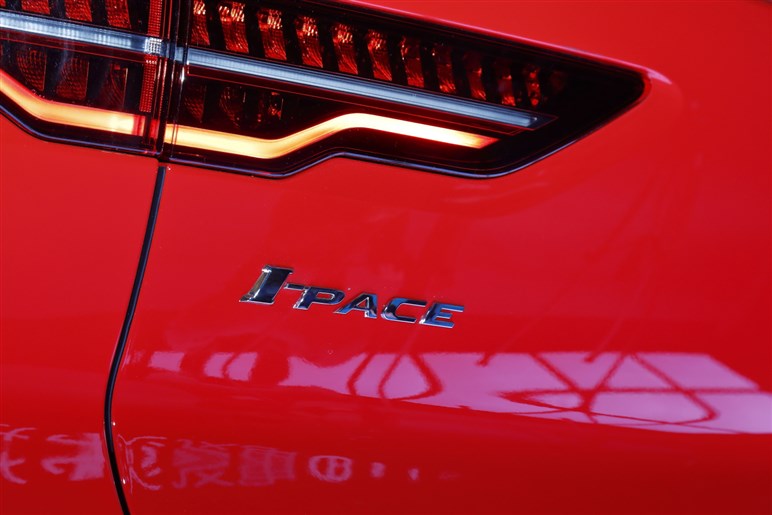 ジャガー初の量産EV、I-PACEを日本導入。航続距離470kmで価格は959万円から