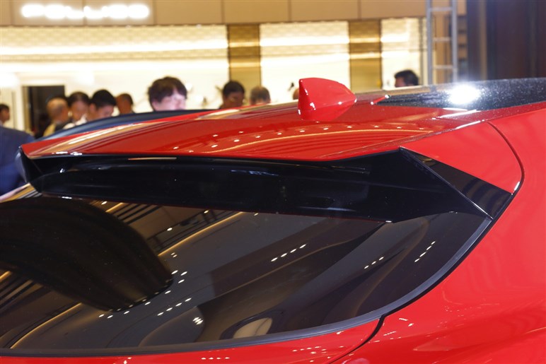 ジャガー初の量産EV、I-PACEを日本導入。航続距離470kmで価格は959万円から