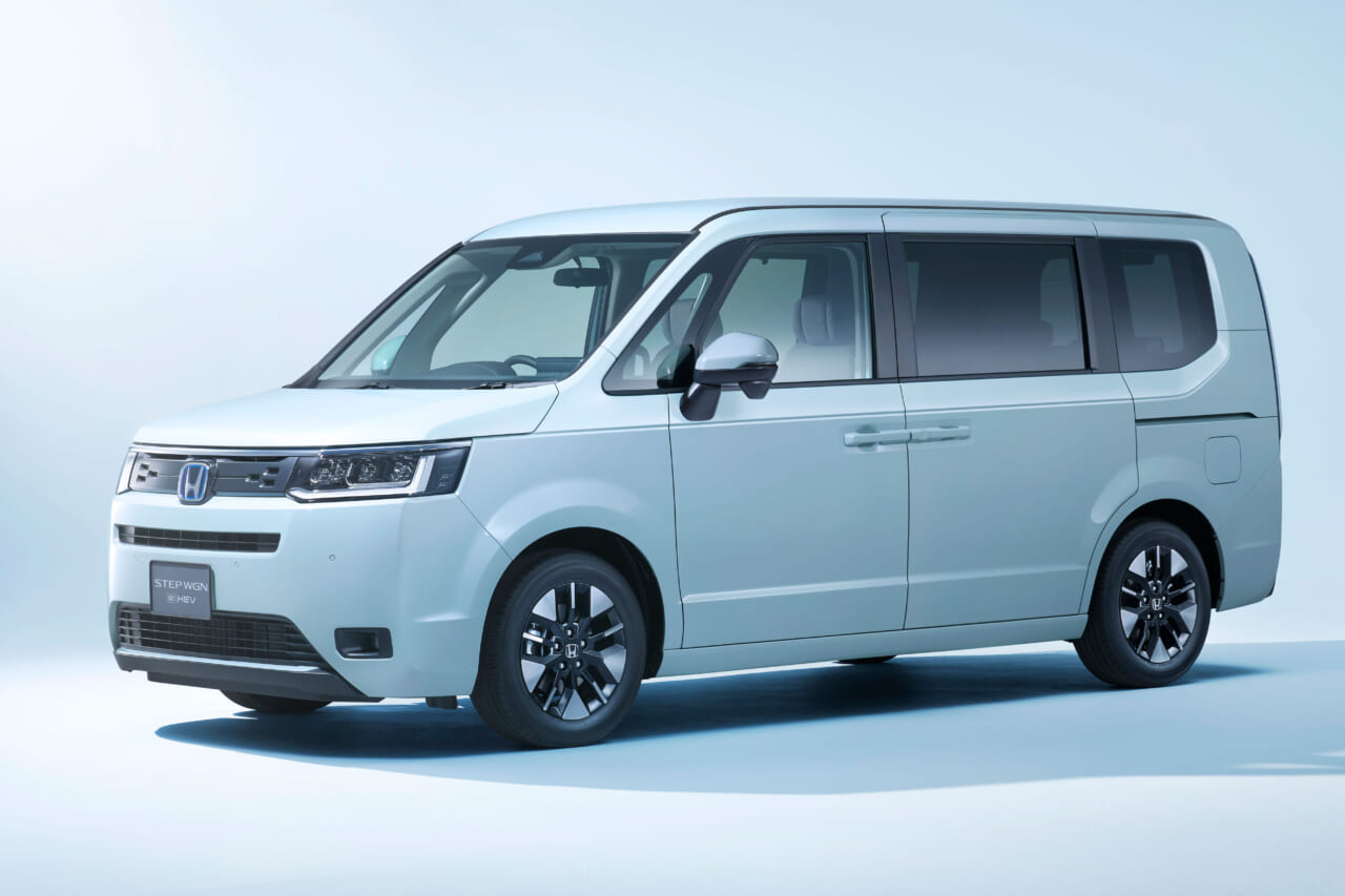 ステップワゴンに「人気のオットマン付き」新グレード「エアーEX」が仲間入り！【先行予約もスタート】