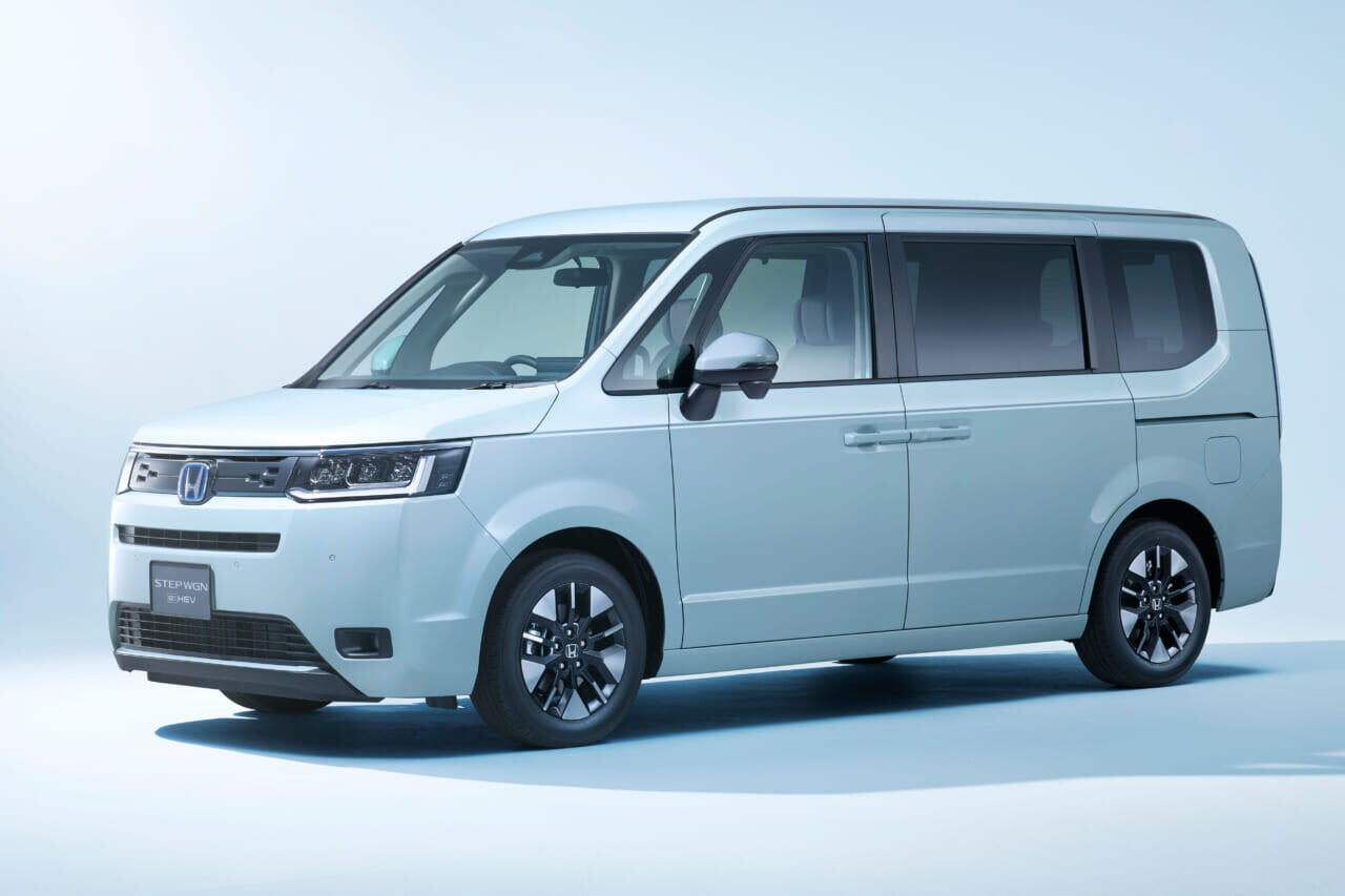 ステップワゴンに「人気のオットマン付き」新グレード「エアーEX」が仲間入り！【先行予約もスタート】