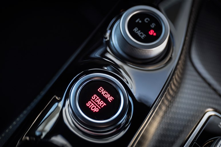 AMG GT Rサーキット試乗。GT Sから370プラスはバーゲンプライスだ