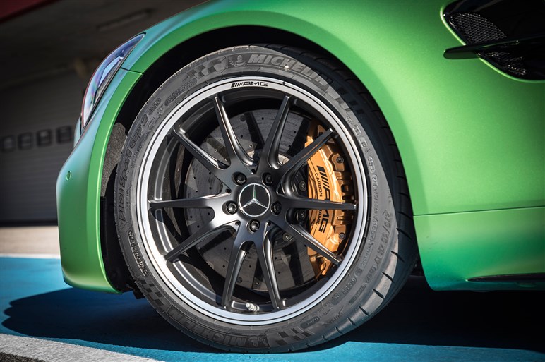 AMG GT Rサーキット試乗。GT Sから370プラスはバーゲンプライスだ