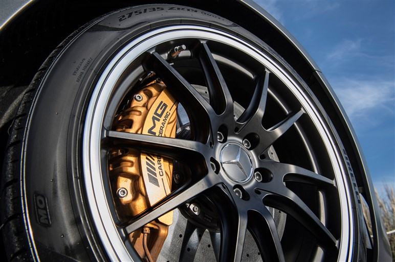 AMG GT Rサーキット試乗。GT Sから370プラスはバーゲンプライスだ