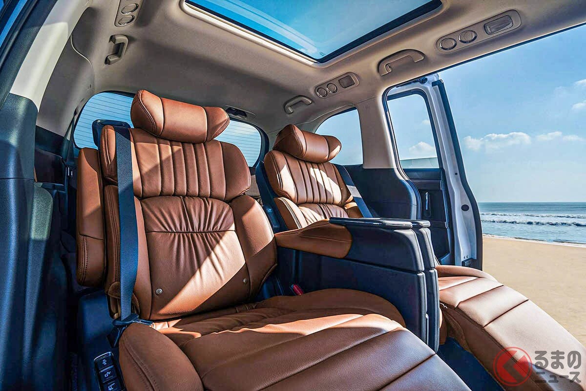 約900万円！ めちゃ豪華なホンダ「“4人乗り”オデッセイ」に反響あり！ 「内装がスゴい！」「送迎してもらいたい…」の声も！ 斬新すぎる「超高級ミニバン」中国仕様とは！