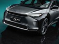 巨人トヨタがなぜ「中国メーカー」と組む？　EV新シリーズ「bZ」に「BYD」が名を連ねるワケ