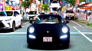 異様！「世界一黒いポルシェ」名古屋を走る 驚異の光吸収率99.4％ 世界一黒いBMW超えた