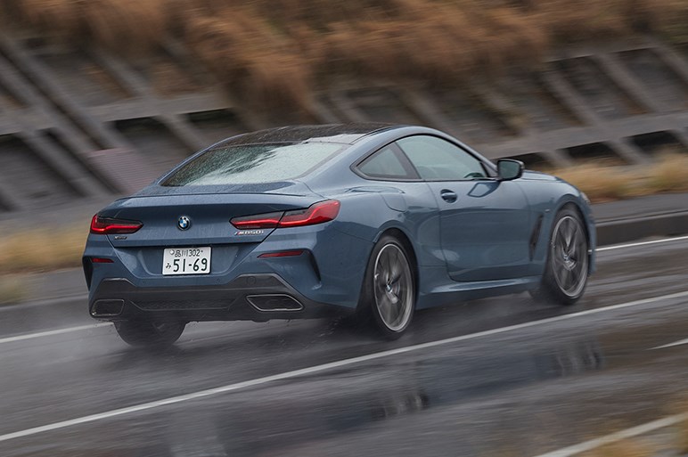 超高級車市場に参戦するBMW M850iは本格スポーツより肩の力を抜いた走りで実力を出す