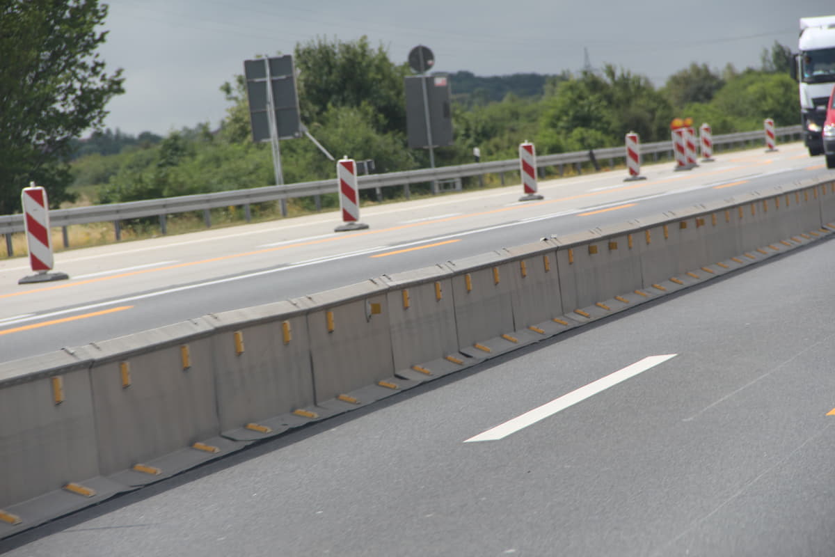 アウトバーンでコンパクトカーが最速！ヨーロッパの特殊な道路工事事情