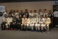 元F1ドライバー達でも大人げないバトルを展開！　レース界の「生きる伝説」が夢の競演