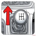 【元警察官】が解説！「ギア入れ」って？坂道駐車でニュートラルだと…クルマが勝手に走り出すことも！