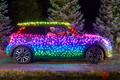 ド派手すぎる虹色電飾の「MINI」爆誕！ 思わず振り返る最強クリスマス仕様 LED何千個で実現した？