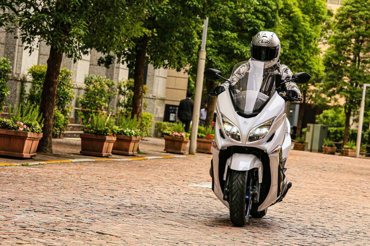 街乗り編 ライバル不在 400ccバイクで唯一の ビッグスクーター は守備範囲広すぎのマルチ ツーリング スクーターでした 個人的スズキ最強説 Suzuki Burgman400 試乗インプレその 2 Webオートバイ 自動車情報サイト 新車 中古車 Carview
